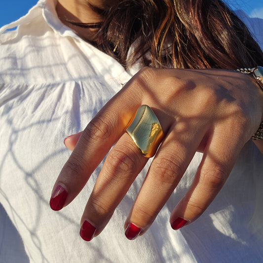 18K gold plated stainless steel ring with sleek, modern design, unisex fashion jewelry ideal for Mauritius, Europe, and USA.