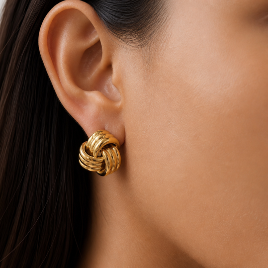 The "Classic Knot" Stud Earrings - Gold Plated Stainless Steel | Boucle D'oreilles Femme en acier inoxydable