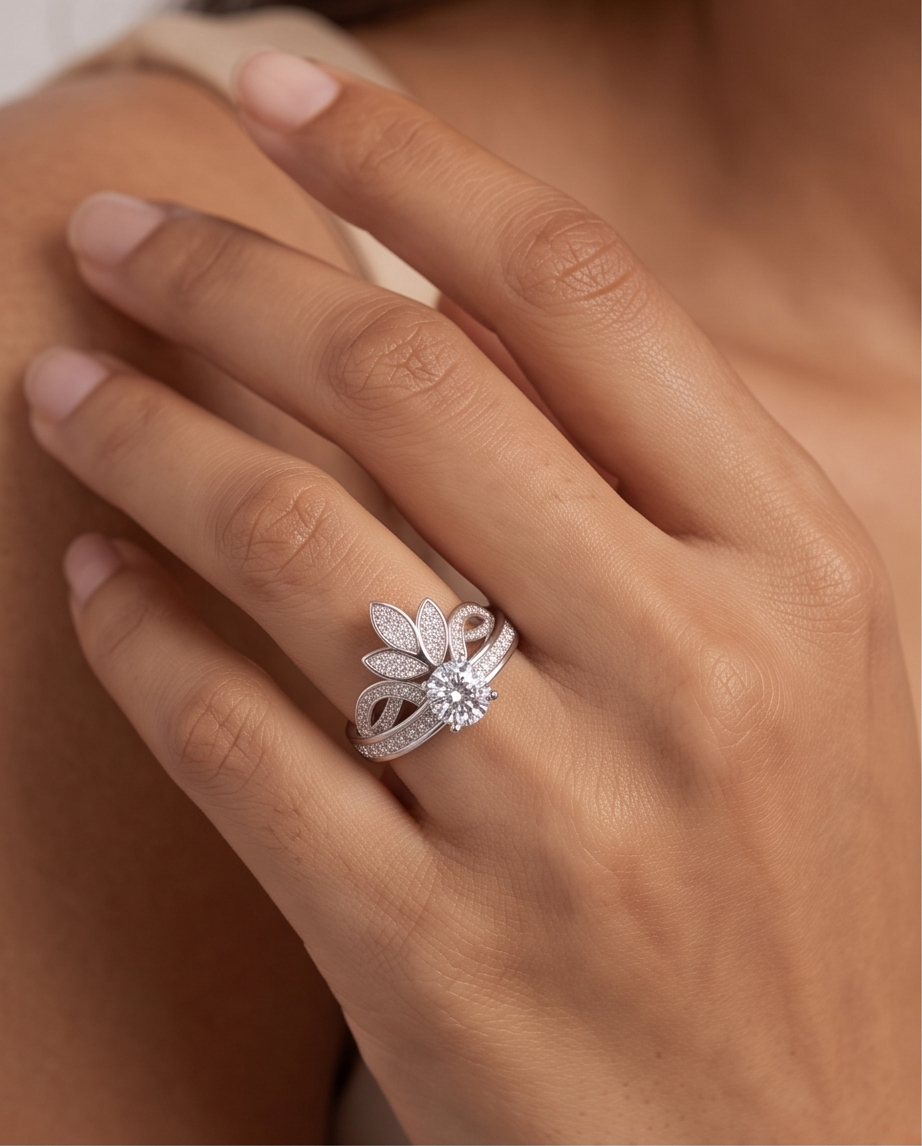 Luxurious S925 sterling silver engagement ring for woman in Mauritius. 
