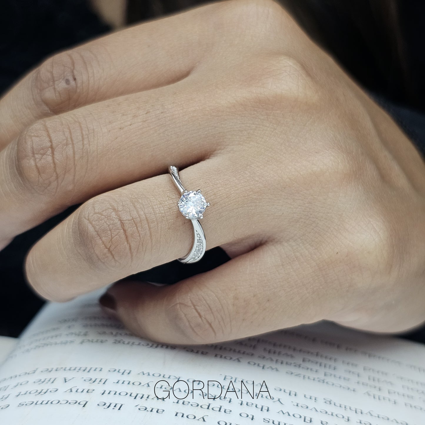 Silver jewelry promise ring with sparkling gemstone, elegant stainless steel fashion jewelry, unisex style for Mauritius.