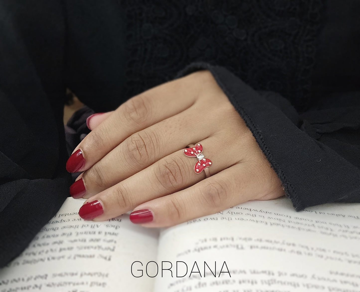 Silver jewelry bow ring with red gemstones, stainless steel fashion jewelry, unisex style for Mauritius, Europe, USA.