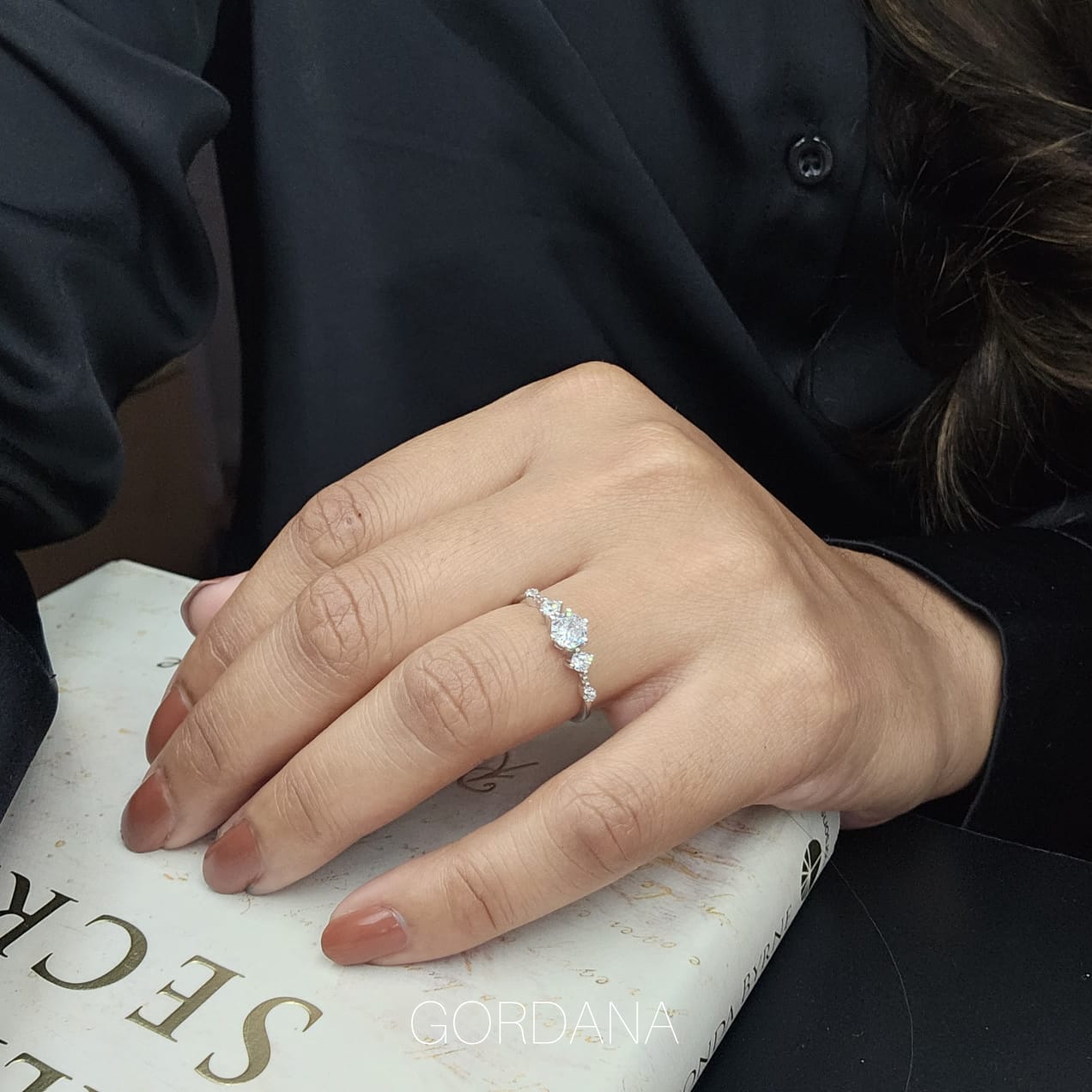 Silver promise ring with three small gemstones, unisex stainless steel jewelry, fashion jewelry style for Mauritius, Europe, .