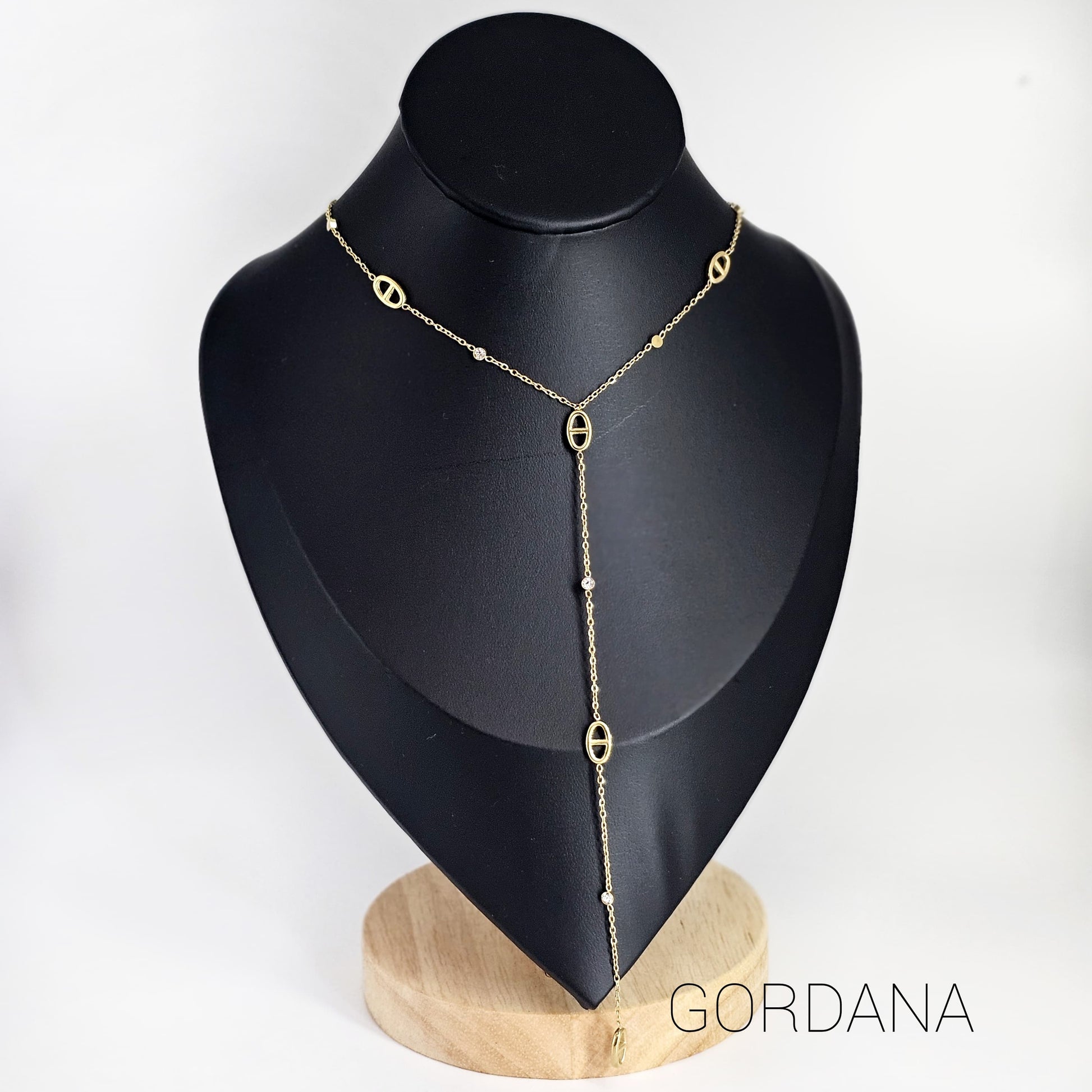 18k gold plated stainless steel necklace with delicate chain and oval links, elegant unisex fashion jewelry from Mauritius.