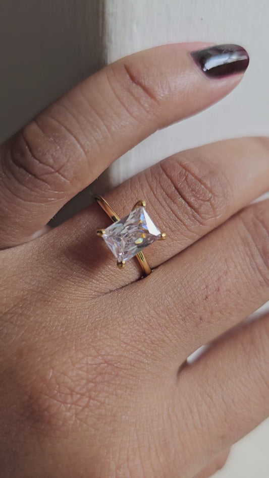 Elegant 18K Gold-Plated S925 Sterling Silver Ring – Radiant Cut Stone