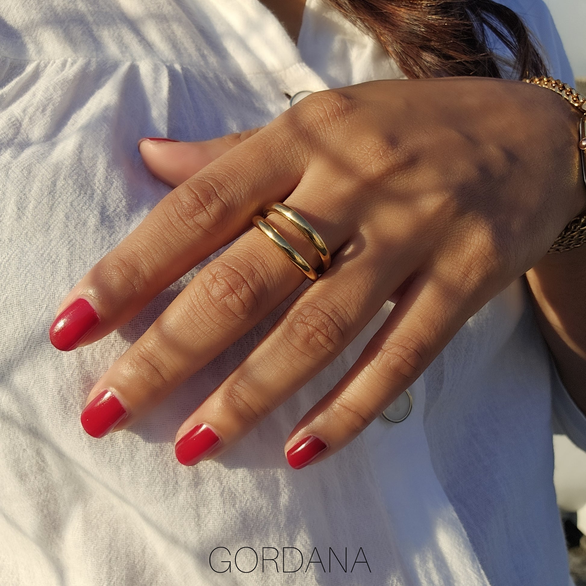 Elegant silver stainless steel ring with smooth curves, unisex fashion jewelry for Mauritius, Europe, USA style.