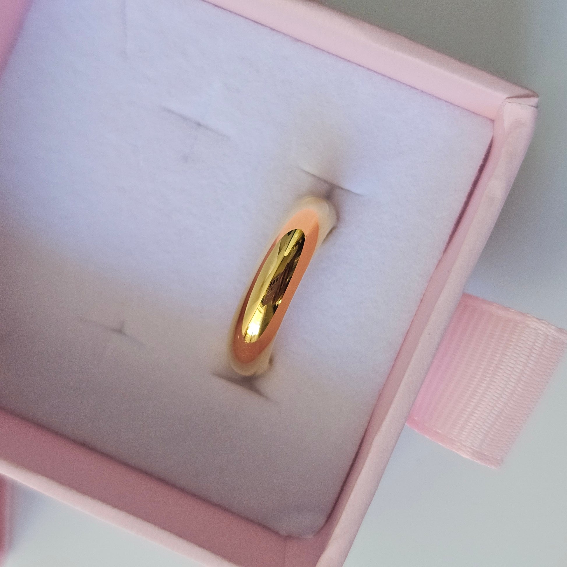 18K gold plated stainless steel ring with smooth polished finish, unisex fashion jewelry style.